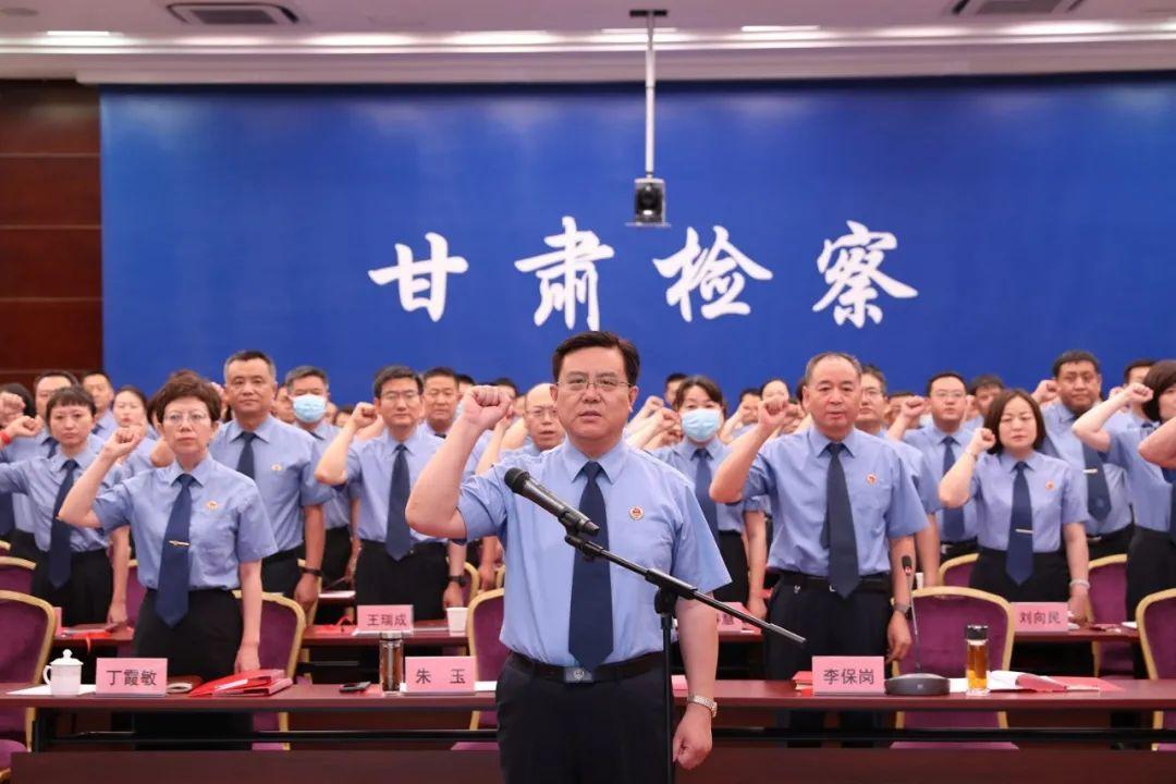 甘肃阳光下的温馨故事